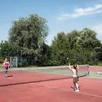 6pers Op Park Broeckhuys In Aan Groot Zwemplas Groene Heuvels In Het Land Maas&waal Vakantiehuis