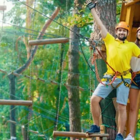 Broeckhuys Park Cottage: Lakeside Retreat For 6 Holiday home