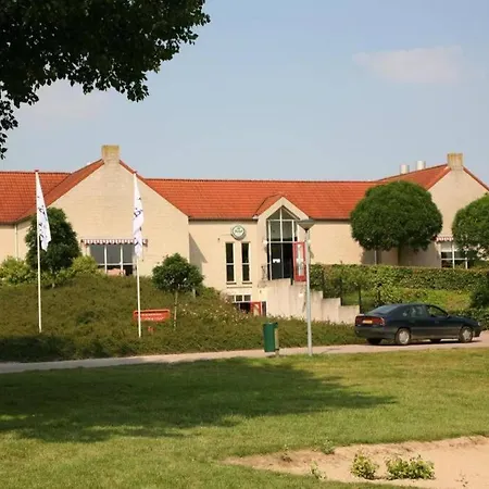 6pers Op Park 't Broeckhuys In Groot Zwemplas In Het Land Maas & Waal Niet Voor Arbeidsmigranten