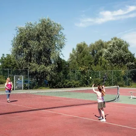 6pers Op Park 't Broeckhuys In Groot Zwemplas In Het Land Maas & Waal Niet Voor Arbeidsmigranten Ferienhaus