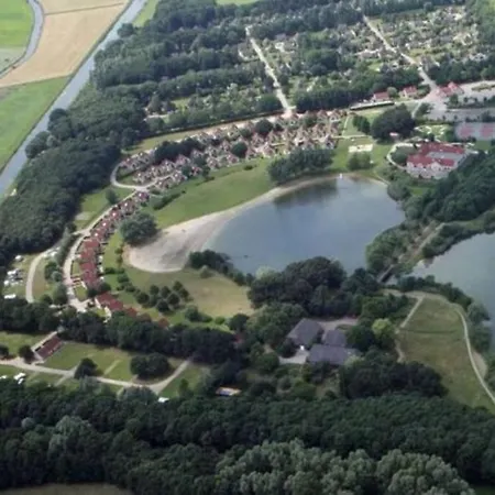 6pers Op Park 't Broeckhuys In Groot Zwemplas In Het Land Maas & Waal Niet Voor Arbeidsmigranten Ferienhaus