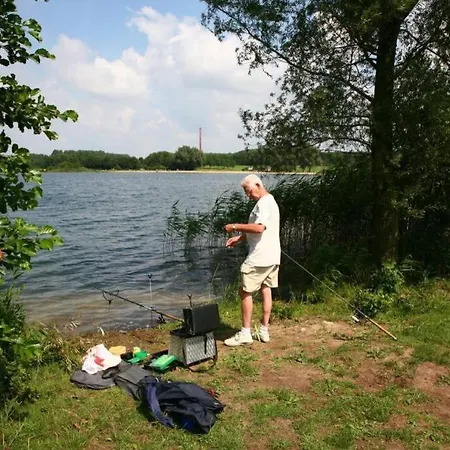 6pers Op Park 't Broeckhuys In Groot Zwemplas In Het Land Maas & Waal Niet Voor Arbeidsmigranten Сasa de vacaciones Ewijk