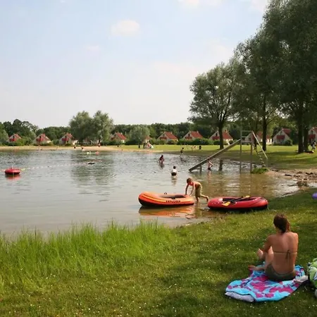 Ferienhaus 6pers Op Park 't Broeckhuys In Groot Zwemplas In Het Land Maas & Waal Niet Voor Arbeidsmigranten Ewijk