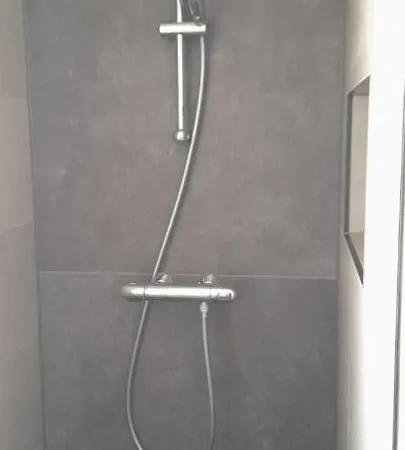 Broeckhuys Park Cottage: Lakeside Retreat For 6 Ewijk