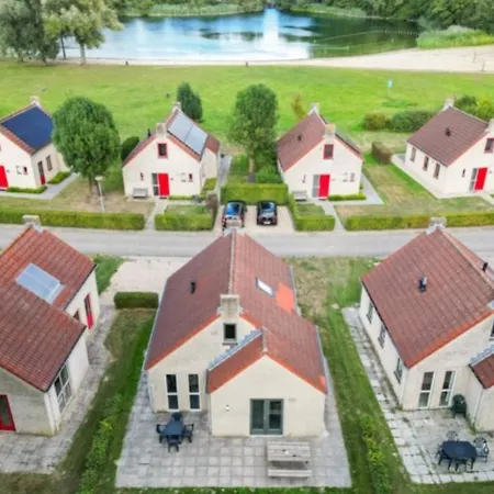 6pers Op Park 't Broeckhuys In Groot Zwemplas In Het Land Maas & Waal Niet Voor Arbeidsmigranten