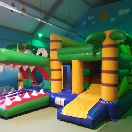 Broeckhuys Park Cottage: Lakeside Retreat For 6 Holiday home *