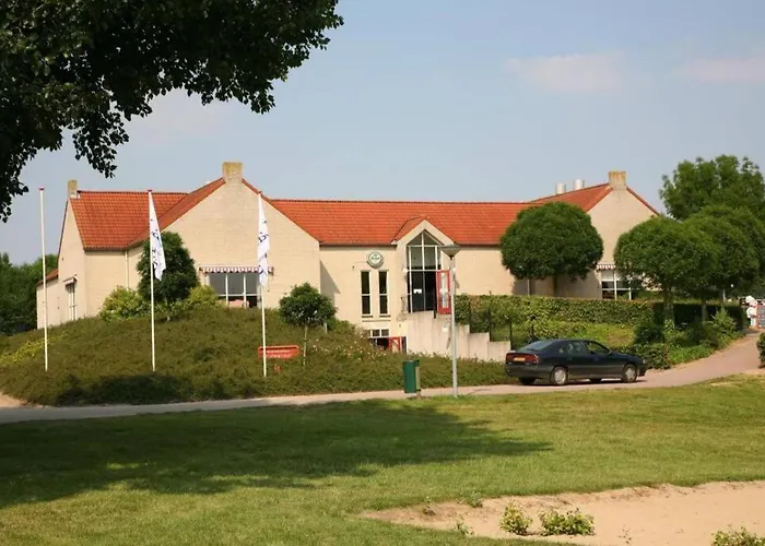 6pers Op Park 't Broeckhuys In Groot Zwemplas In Het Land Maas & Waal Niet Voor Arbeidsmigranten