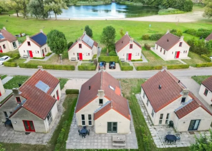 6pers Op Park 't Broeckhuys In Groot Zwemplas In Het Land Maas & Waal Niet Voor Arbeidsmigranten