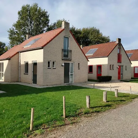 Broeckhuys Park Cottage: Lakeside Retreat For 6 Holiday home *