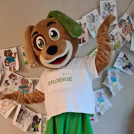 Holiday home Broeckhuys Park Cottage: Lakeside Retreat For 6 Ewijk