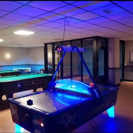 Holiday home Broeckhuys Park Cottage: Lakeside Retreat For 6