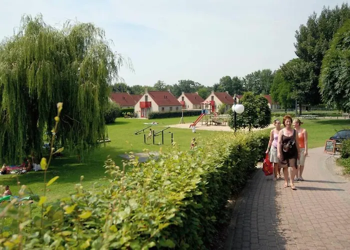 Holiday home Broeckhuys Park Cottage: Lakeside Retreat For 6