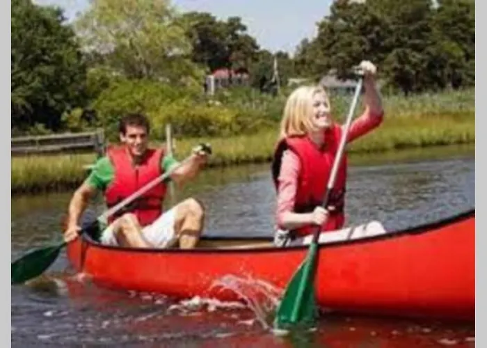 Broeckhuys Park Cottage: Lakeside Retreat For 6 Holiday home Ewijk