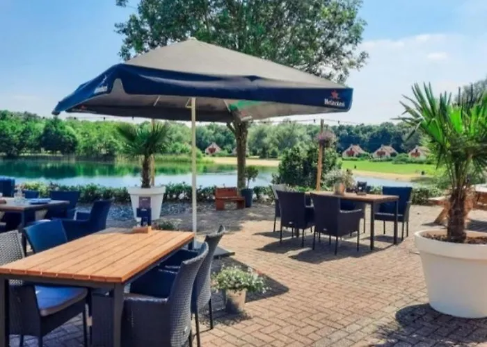 Broeckhuys Park Cottage: Lakeside Retreat For 6 *