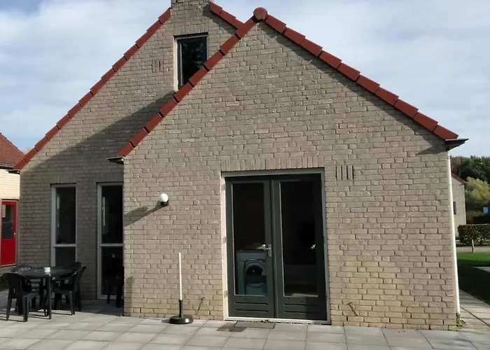 Broeckhuys Park Cottage: Lakeside Retreat For 6 *