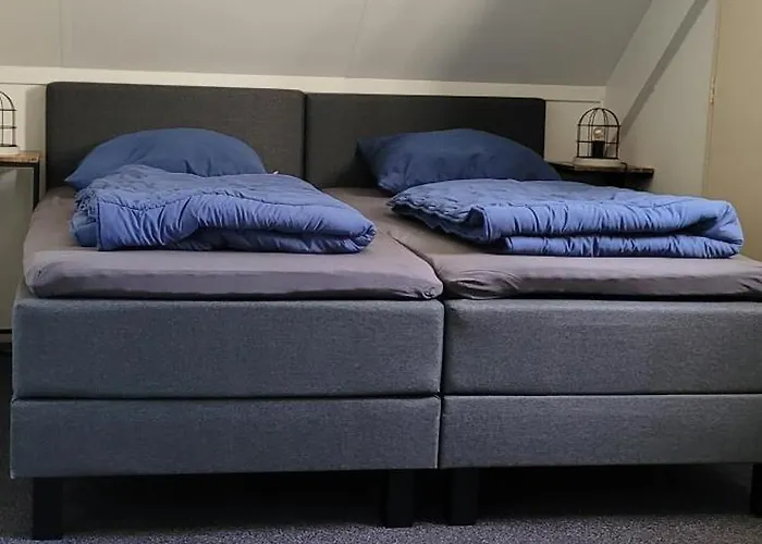 Broeckhuys Park Cottage: Lakeside Retreat For 6 Ewijk