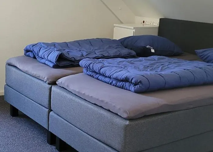 Holiday home Broeckhuys Park Cottage: Lakeside Retreat For 6