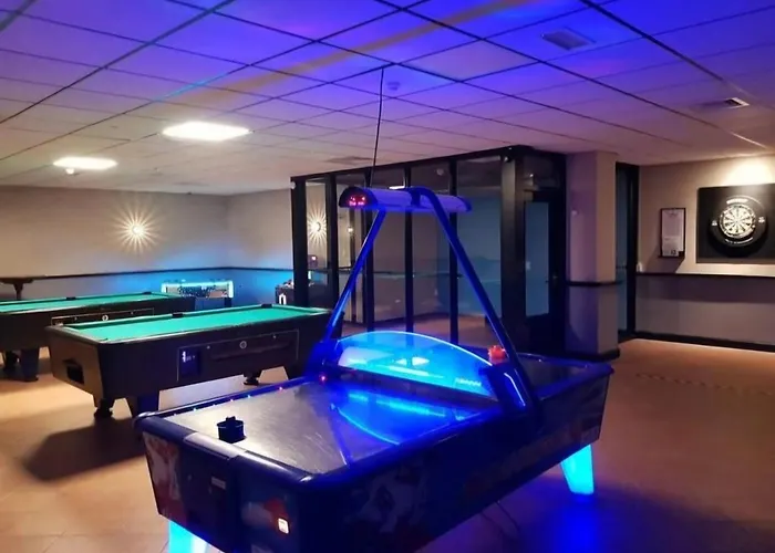 Holiday home Broeckhuys Park Cottage: Lakeside Retreat For 6